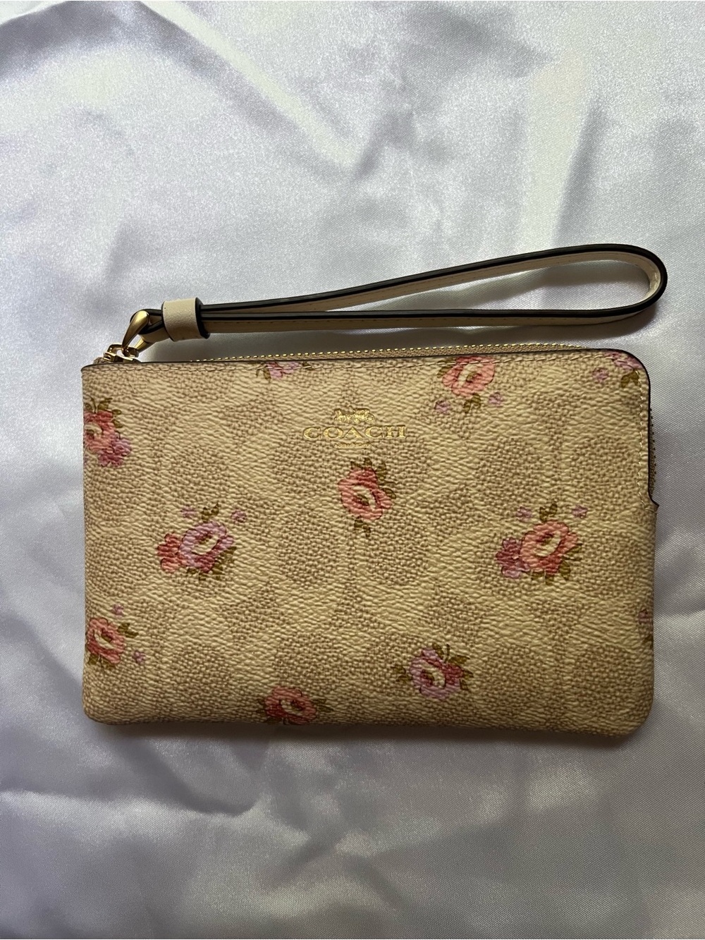 Corner Zip Wristlet In Signature Canvas With Floral Print NWT